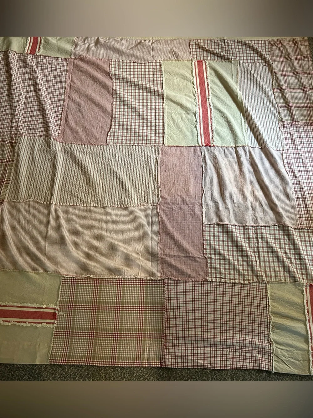 ShowerCurtain Patchwork Cotton Quilt. Red/Cream. Fringy edge front, smooth back.